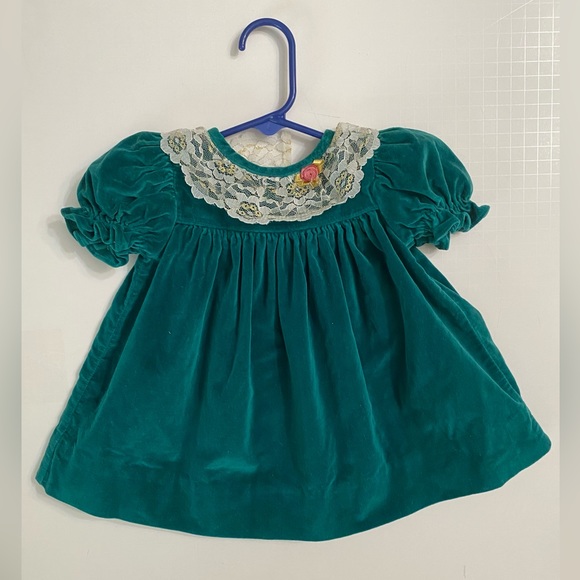 green velvet baby dress Sophie & Lucas Baby Girls Velvet Christmas Bubble with White Petal Collar main image 1